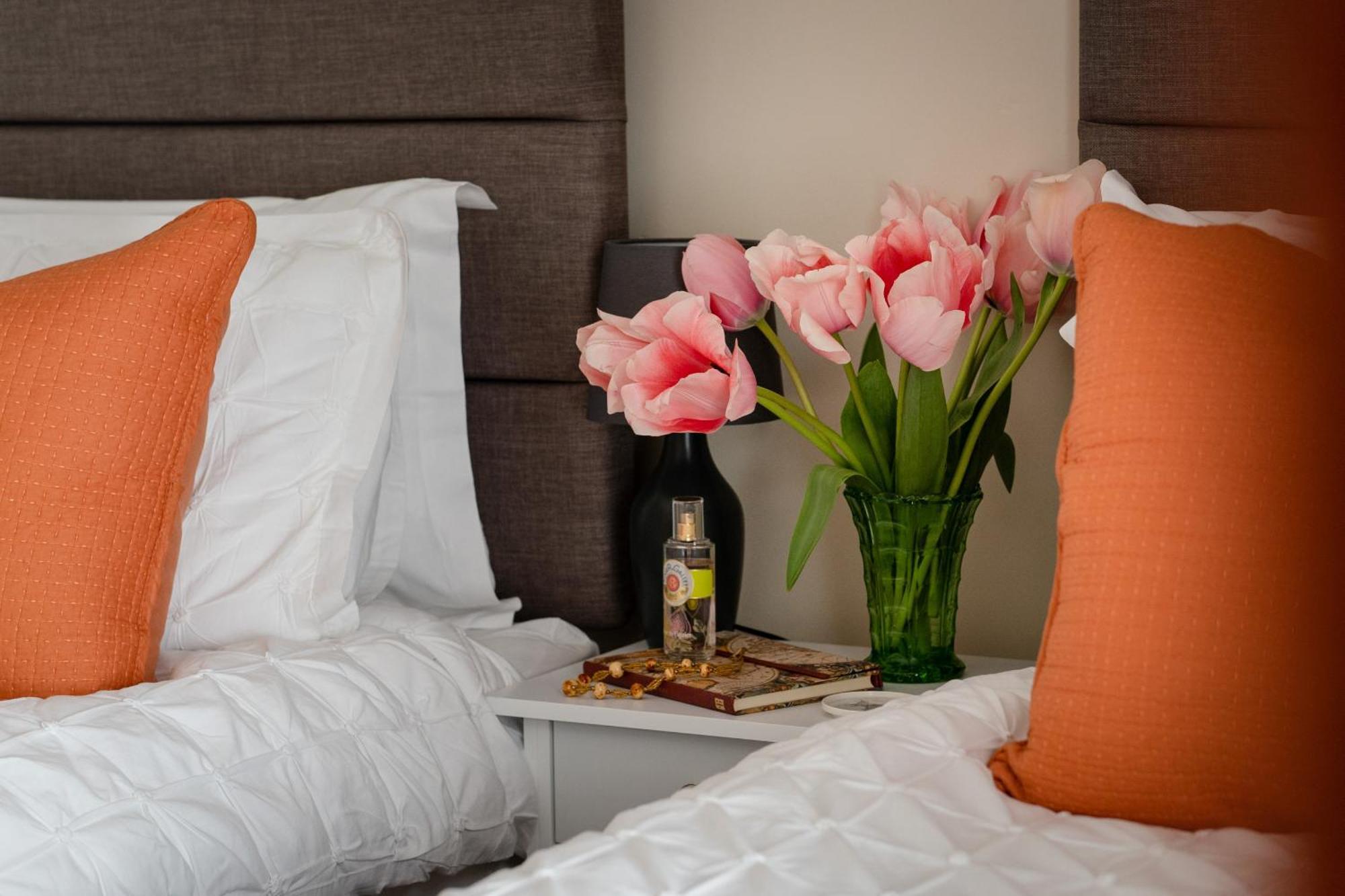 Lawsons Place - Family-Friendly Apartment With Parking On Babbacombe Downs In توركواي المظهر الخارجي الصورة