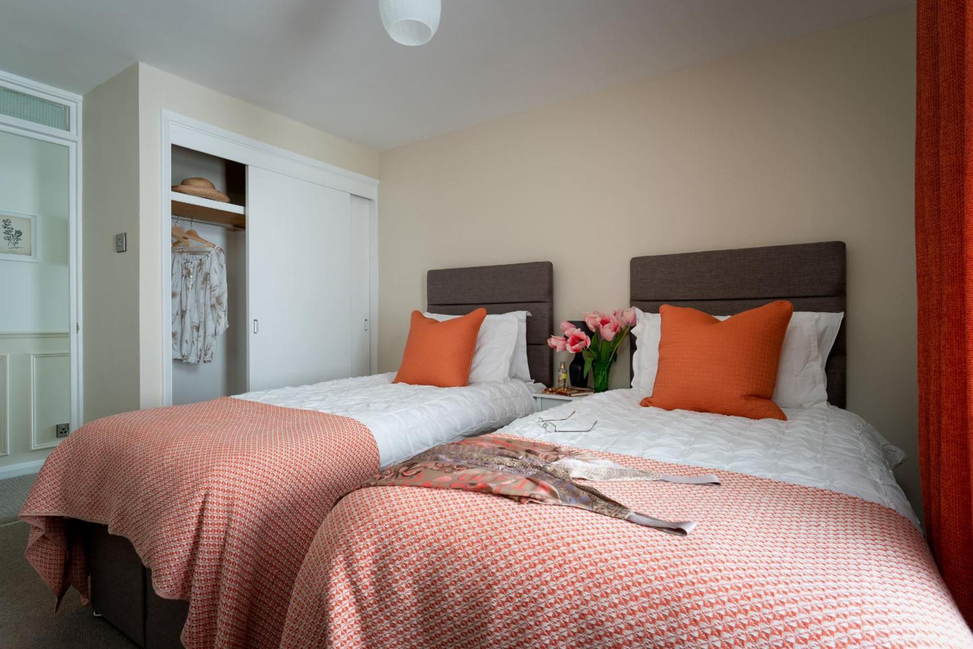 Lawsons Place - Family-Friendly Apartment With Parking On Babbacombe Downs In توركواي المظهر الخارجي الصورة