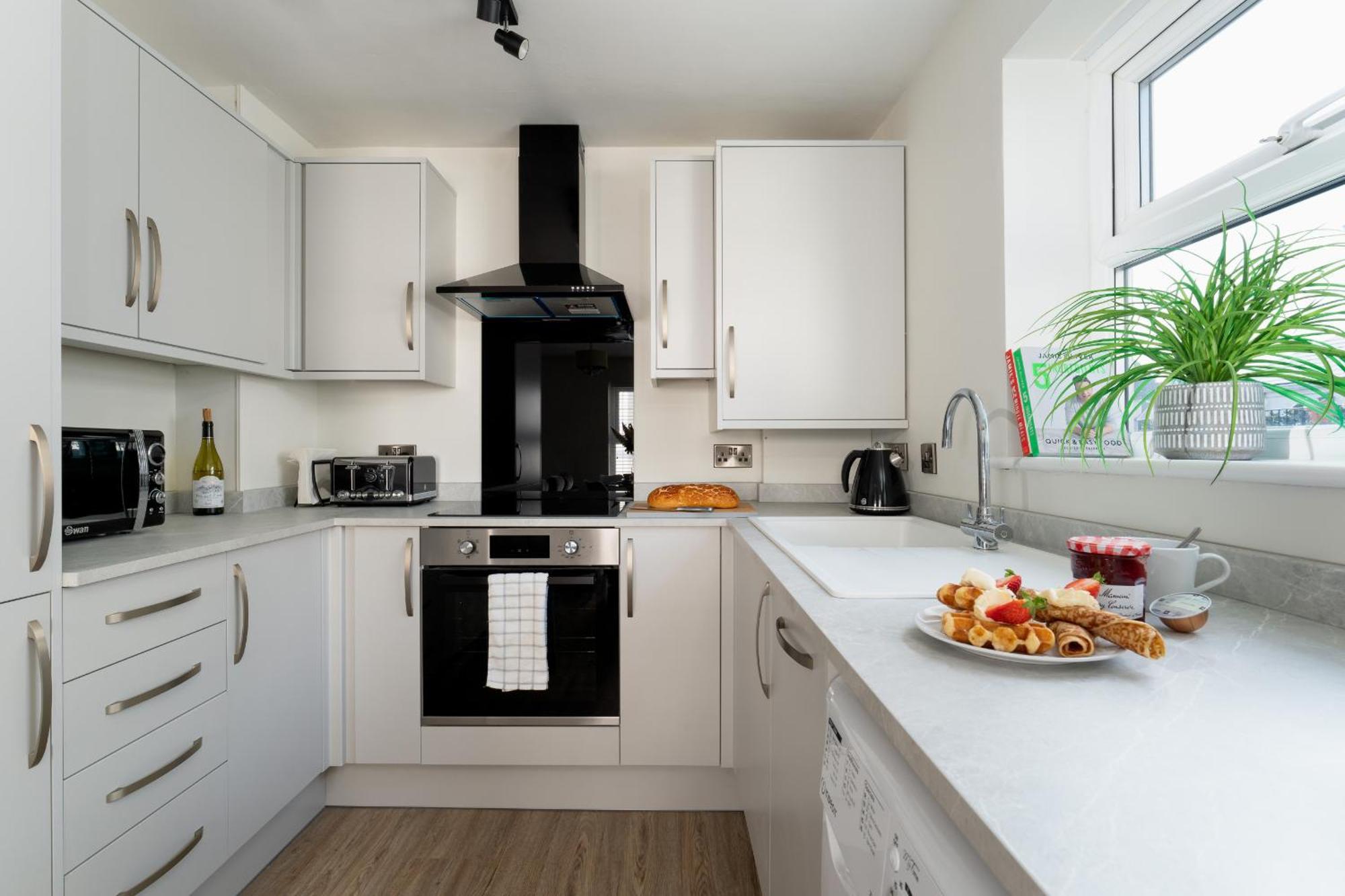Lawsons Place - Family-Friendly Apartment With Parking On Babbacombe Downs In توركواي المظهر الخارجي الصورة